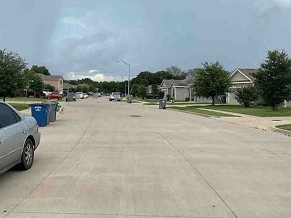 Exterior Neighborhood (street photo)