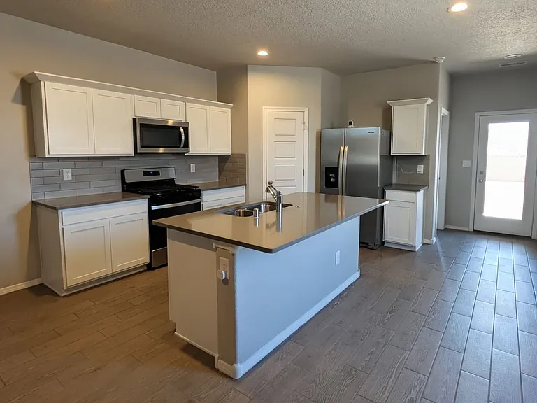 748 Amatista Loop SE — Photo 7