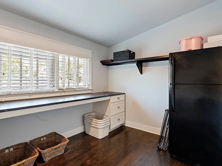 1109 Lawrence Ave — Photo 17
