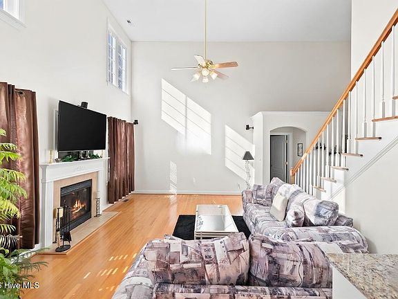 3rd image of 226 Marshview Circle