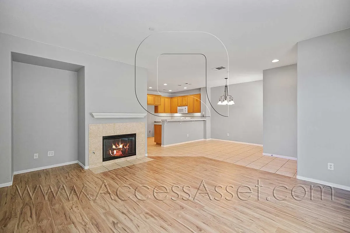 Building Photo - 1800 E Lakeshore Dr #204