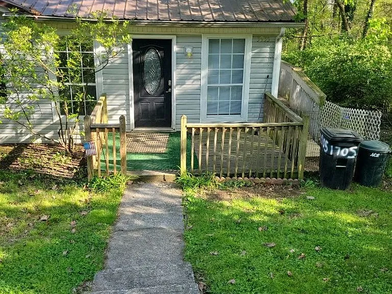 3935 Saylor Ct — Photo 2