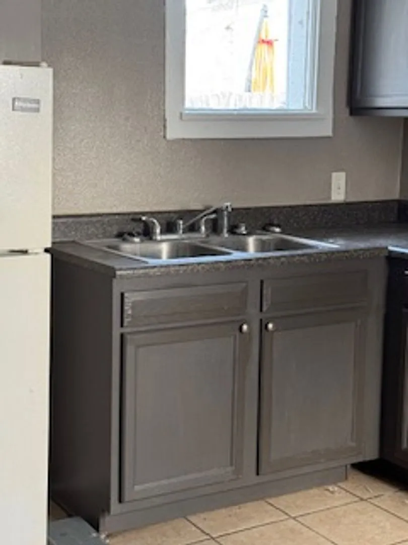 Cute 1 Bedroom with Basement — Photo 3