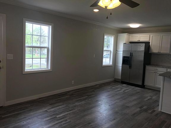 3rd image of 511 E Holly St
