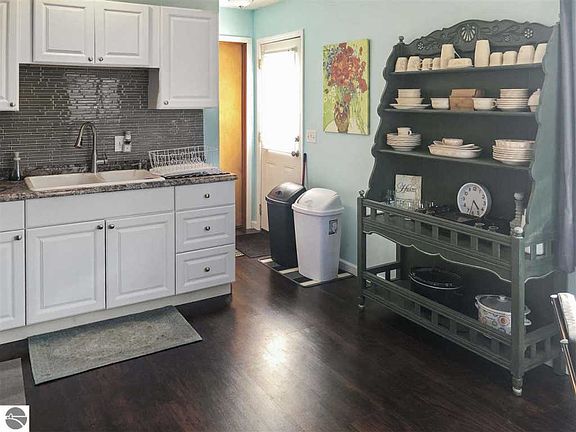 2nd image of 1876 E Curry Dr
