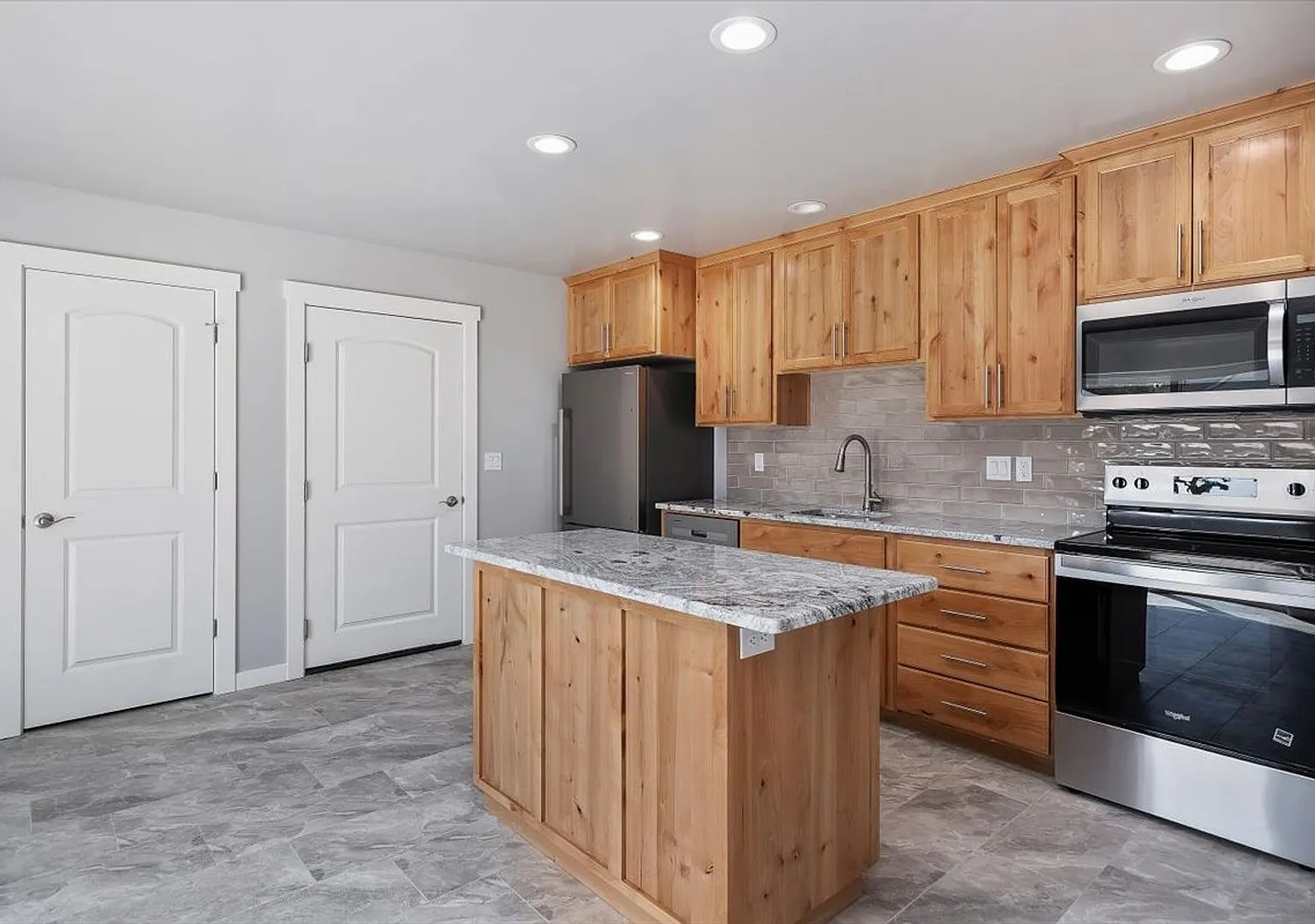 Remodeled 1 bed, 1 bath unit with City services included in rent — Photo 4