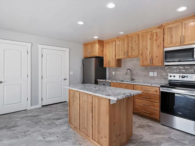 254 Monroe St #2 — Photo 4