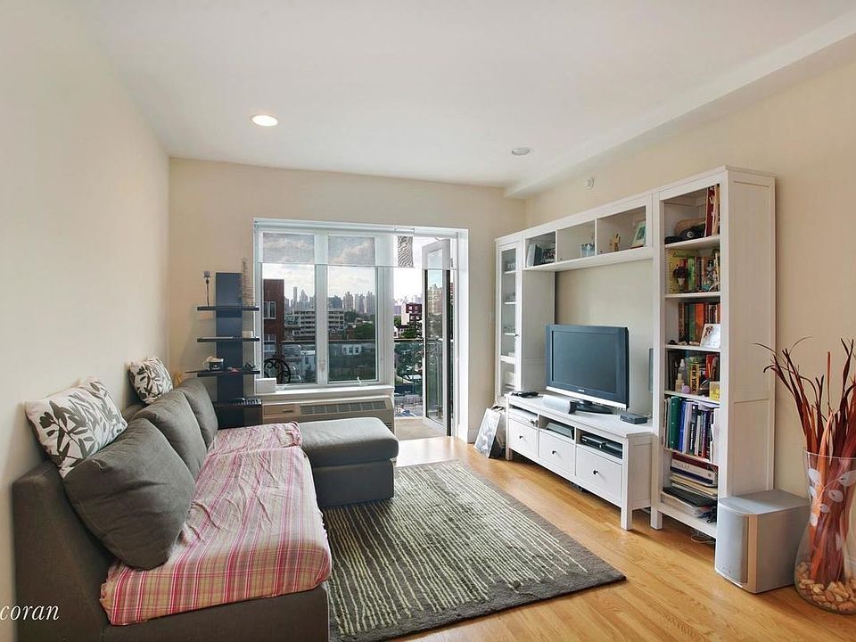 1st image of 3094 Crescent St APT 2E