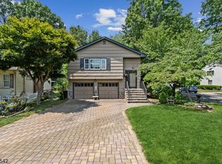 40 Janeway Pl, Morris Plains, NJ 07950