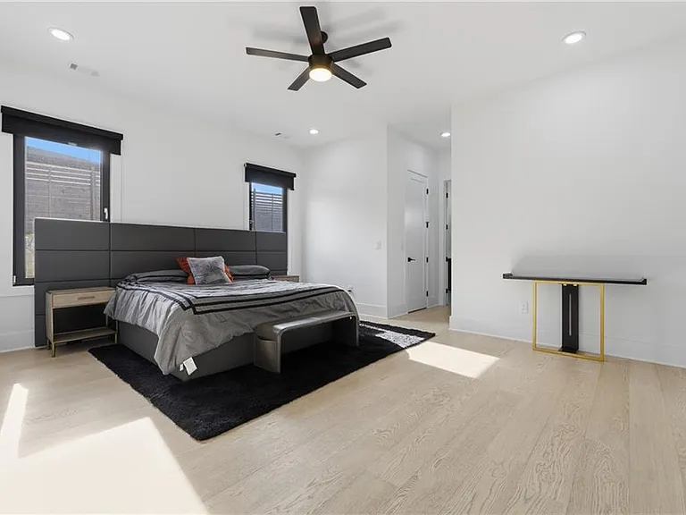 556 Versailles Dr — Photo 29
