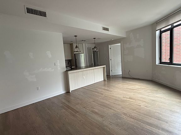 3rd image of 125 Parkside Ave APT 3E