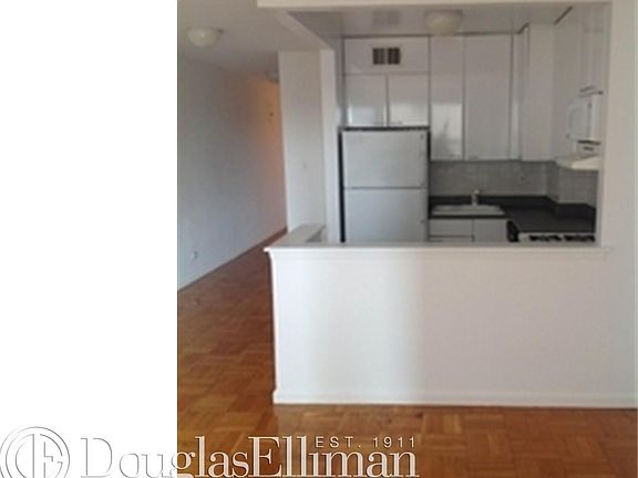 4th image of 150 E 18th St APT 12B