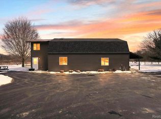 14463 Seymour Rd, Linden, MI 48451