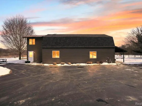 14463 Seymour Rd, Linden, MI 48451