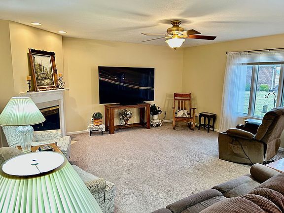 3rd image of 1621 S Patriot Dr