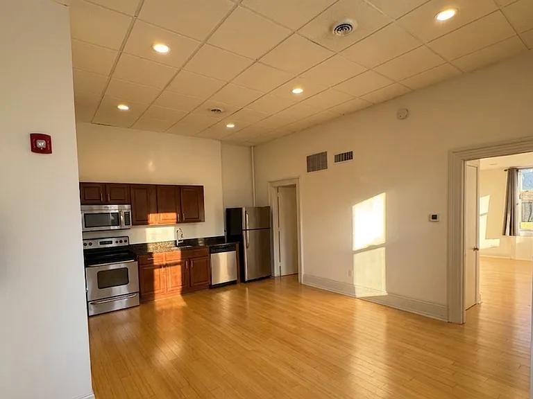 313 S 17th St #2F — Photo 3
