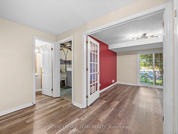 4th image of 8 Mannington Ct