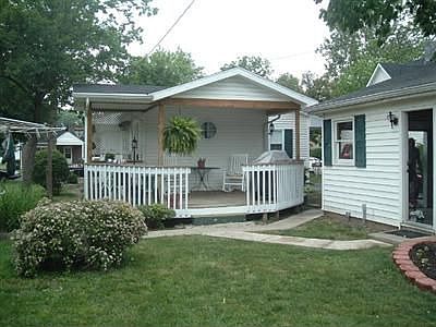 2nd image of 320 Maple St
