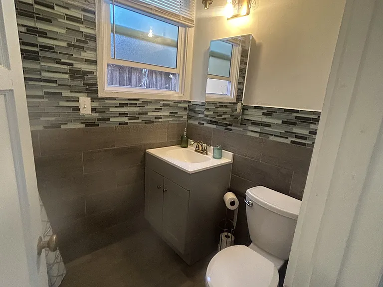 407 W San Ysidro Blvd W — Photo 7