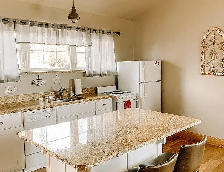 1185 Sugarview Dr — Photo 3