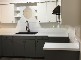 8707 W 70th St, Overland Park, KS 66204