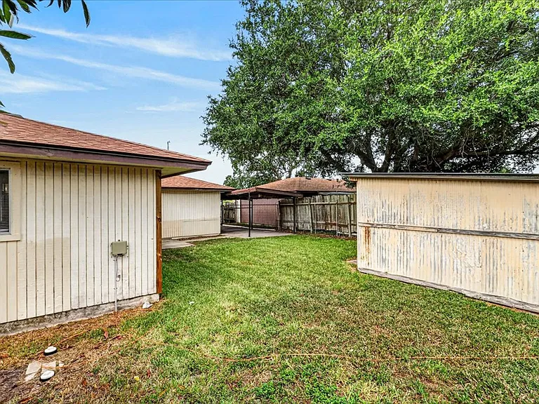 1622 La Joya St — Photo 43