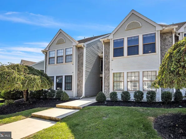 83 Bridgewater Dr, Marlton, NJ 08053