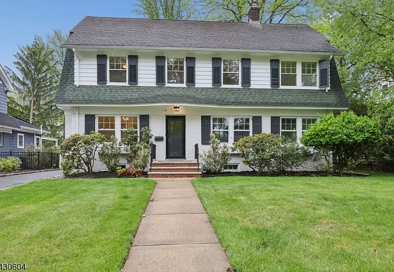 190 Fernwood Ave — Photo 1