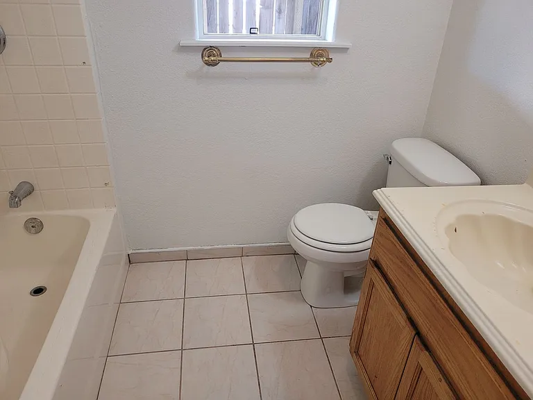 585 South Ave — Photo 5