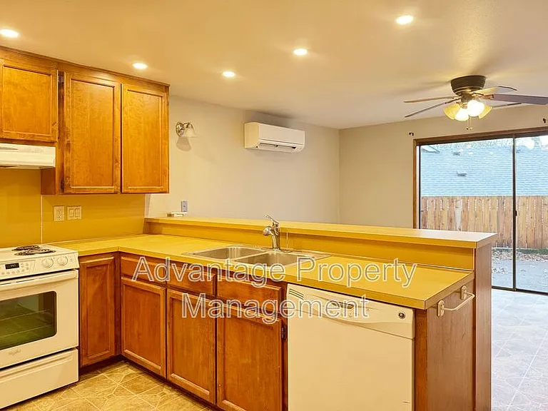 3275 NW Twinberry St #TWIN3275 — Photo 3