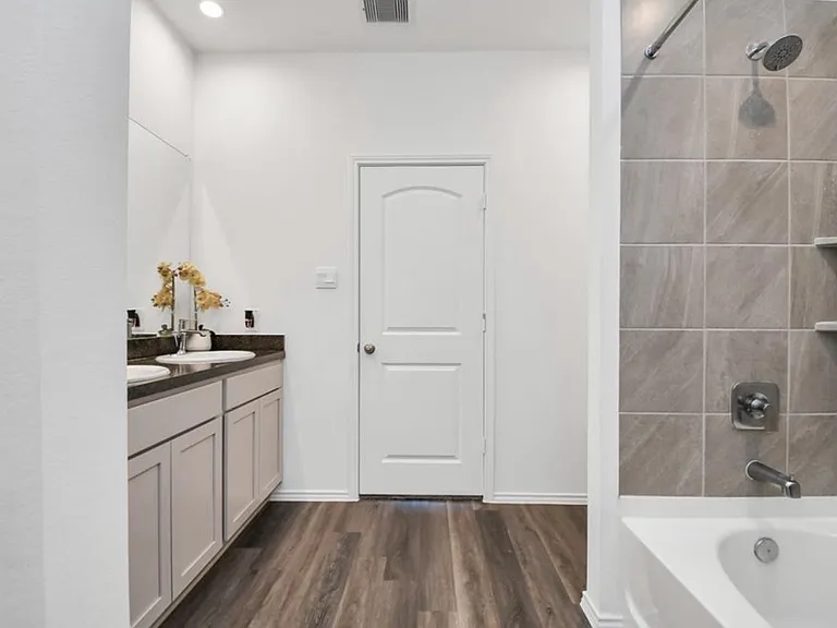 5227 Castlebury Meadows Dr — Photo 7