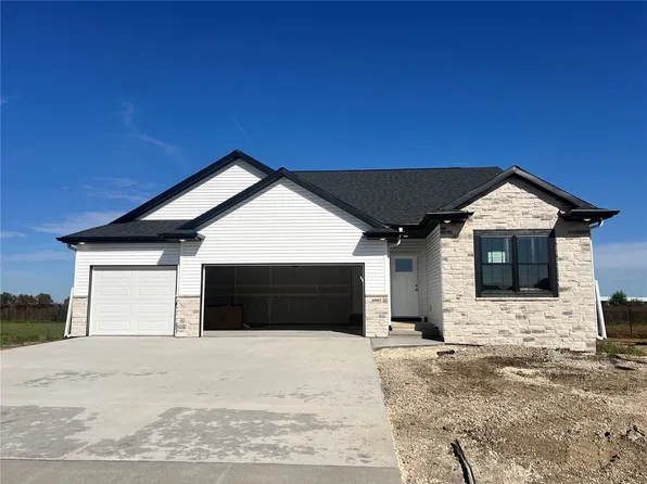 6902 Artesa Bell Dr SW, Cedar Rapids, IA 52404