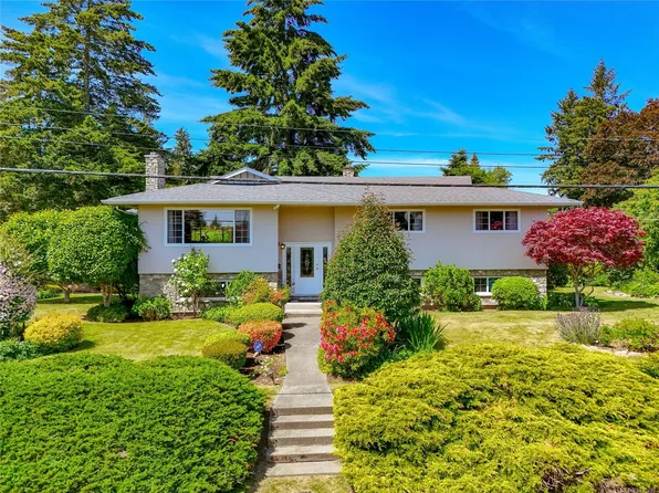 6224 Robin Way, Central Saanich, BC V8Z 5X8