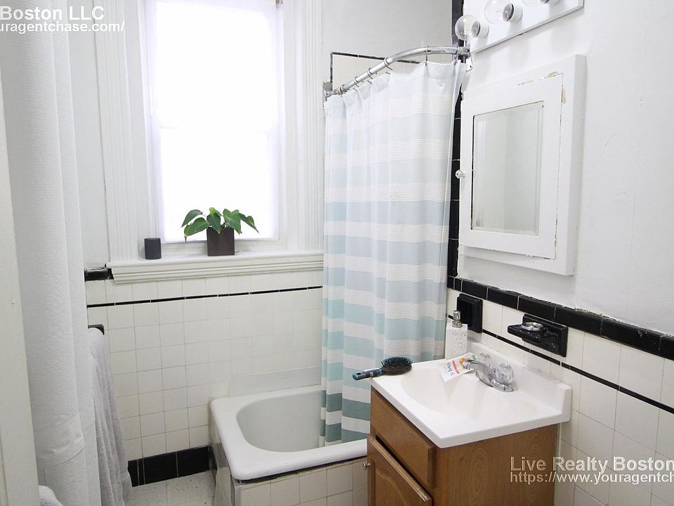2nd image of 1800 Commonwealth Ave APT 15R