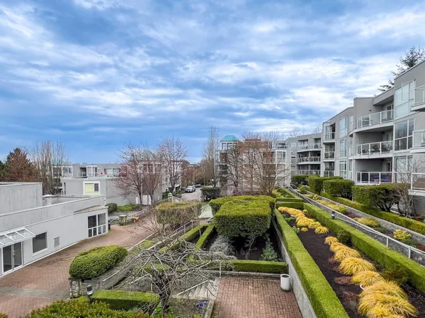 8430 Jellicoe St #205, Vancouver, BC V5S 4S7