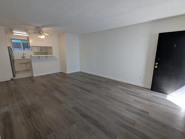 1009 E Grand Ave #1 — Photo 16