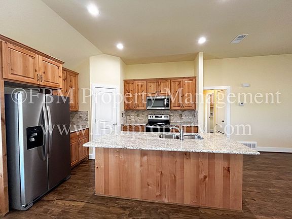 5th image of 410 Krajca Rd