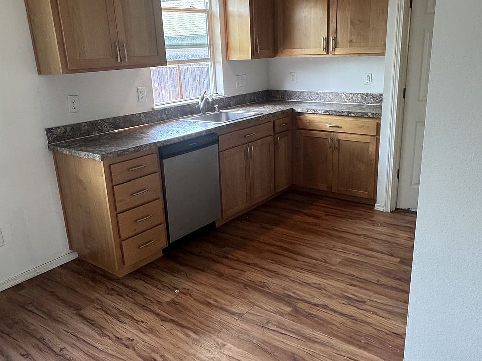 2nd image of 606 Beech St