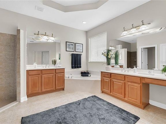 4th image of 9461 Walnut Crest Dr
