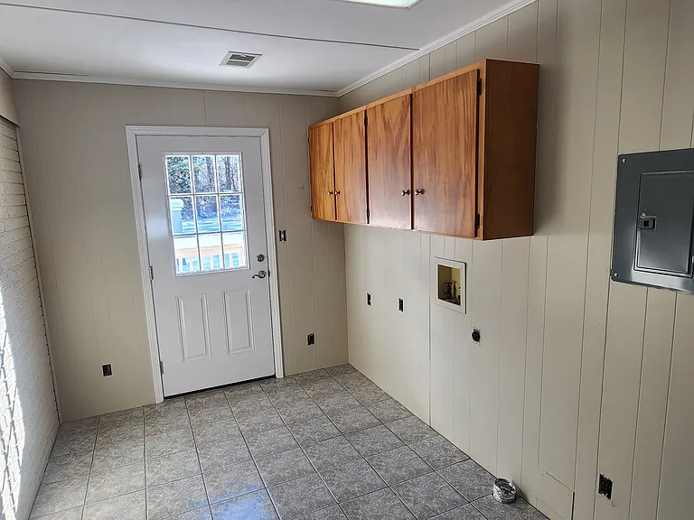 111 Brookwood Cir — Photo 12