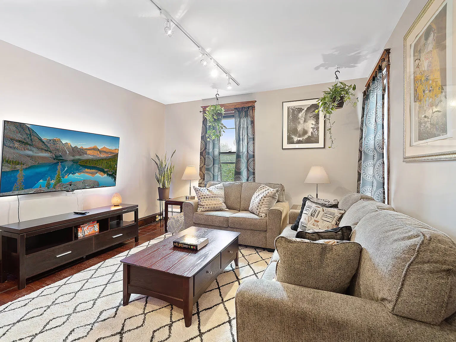 5 bed, 1.5 bath, $2,600 — Photo 1