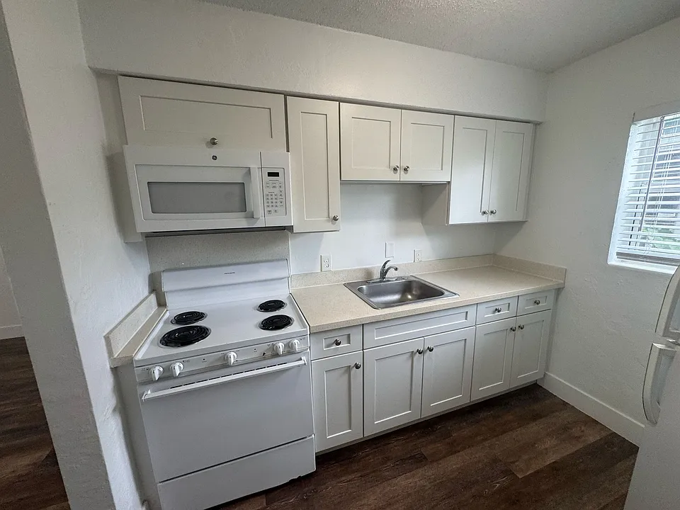 1821 Thomas St #2