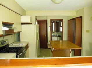 19 Mount Tom Ave, Easthampton, MA 01027