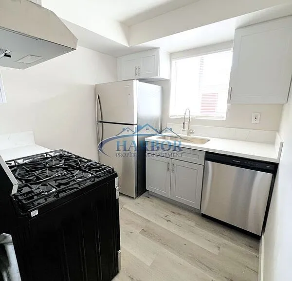 2315 S Grand Ave #10 — Photo 5