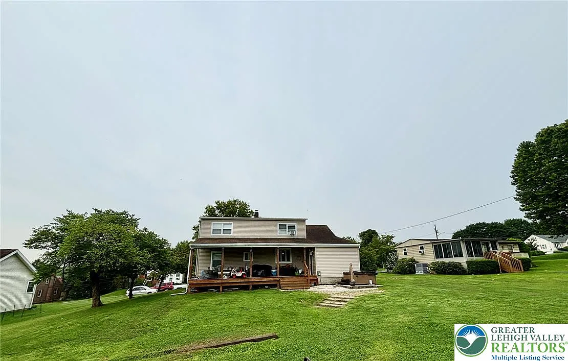 4 bed, 1.5 bath, 1868 sqft, $2,650 — Photo 4