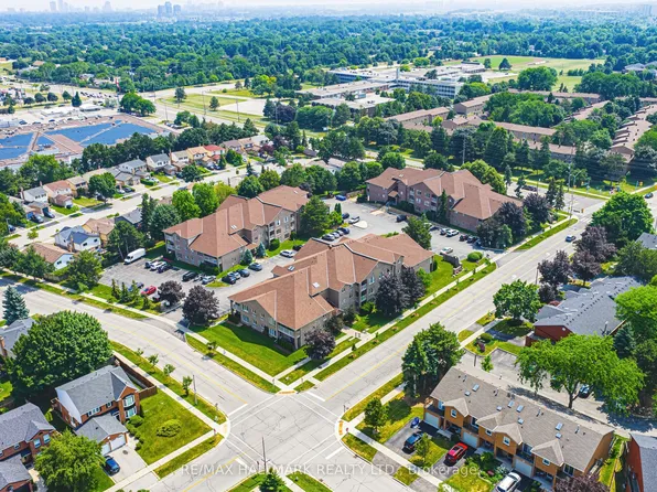 3050 Pinemeadow Dr #6, Burlington, ON L7M 3X5