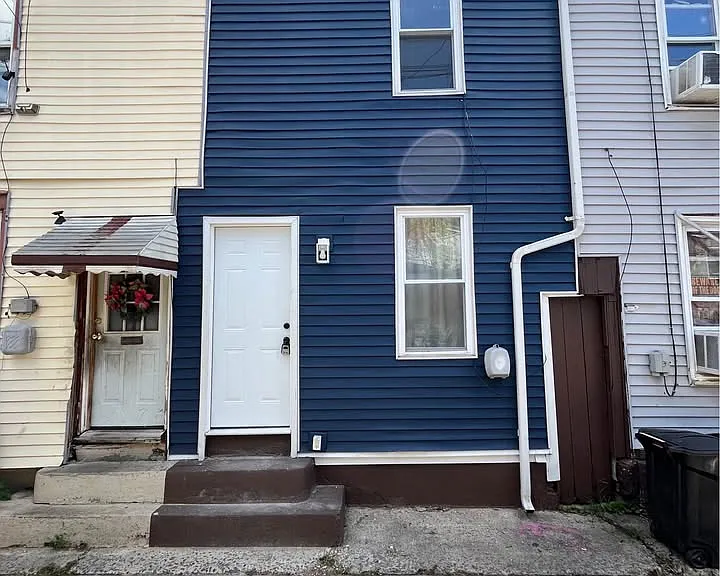312 Bell Aly — Photo 1