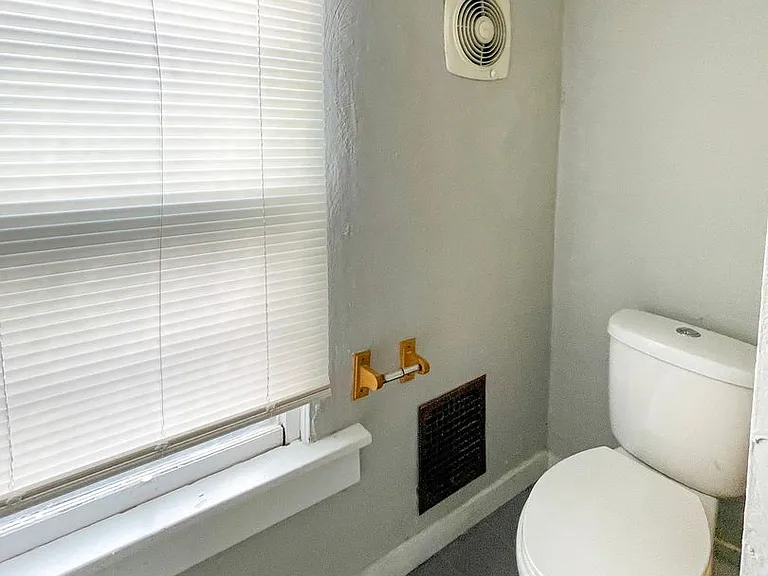 2125 W Jackson St — Photo 6