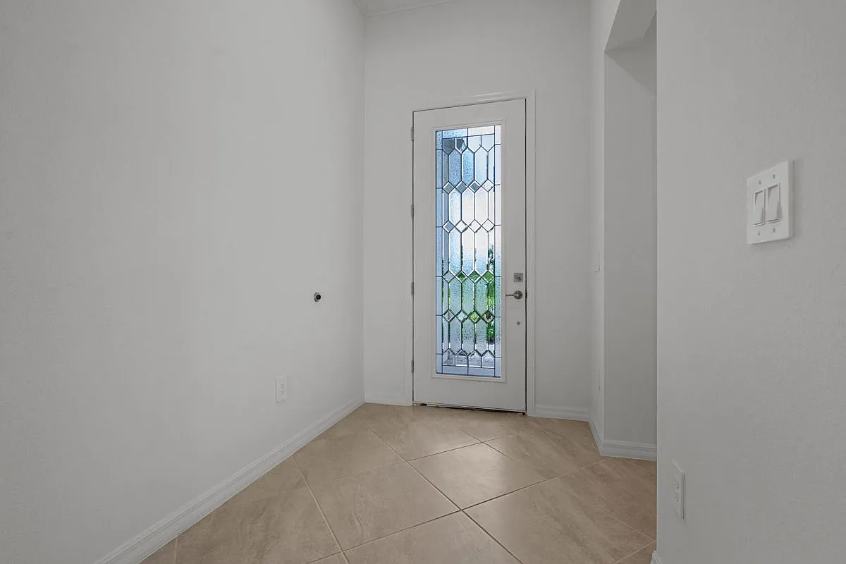 4 bed, 3.0 bath, 2032 sqft, $2,800 — Photo 3