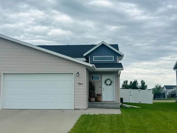 1063 Barnes Dr W, West Fargo, ND 58078